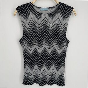 KISCA by Komarov‎ Sleeveless Crinkle Top Size Medium Black White Chevron Stretch